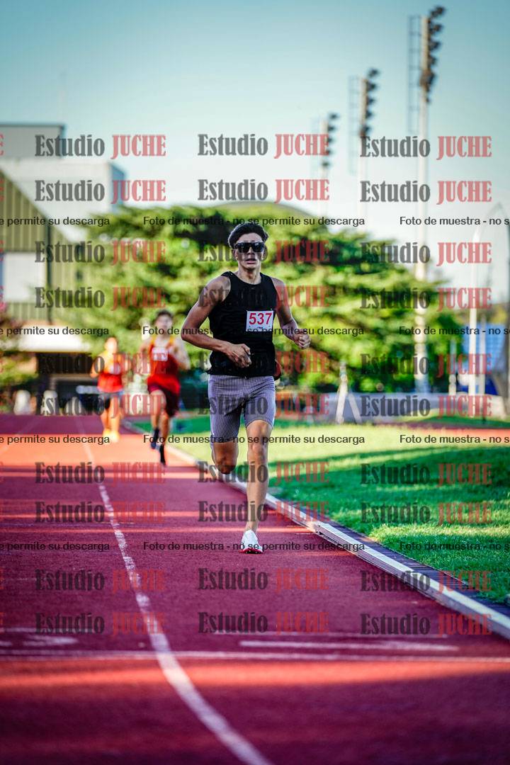 Fotos de los 800 m llanos de varones