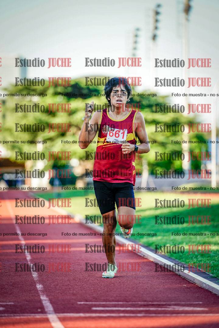 Fotos de los 800 m llanos de varones