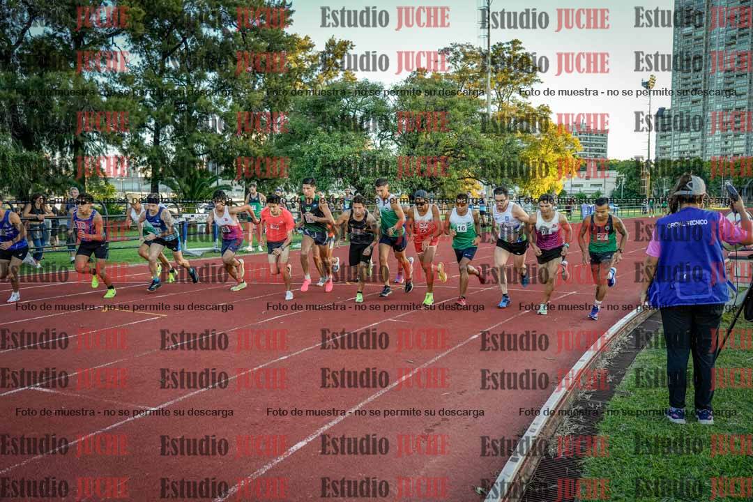 Fotos de los 3000 m llanos de varones