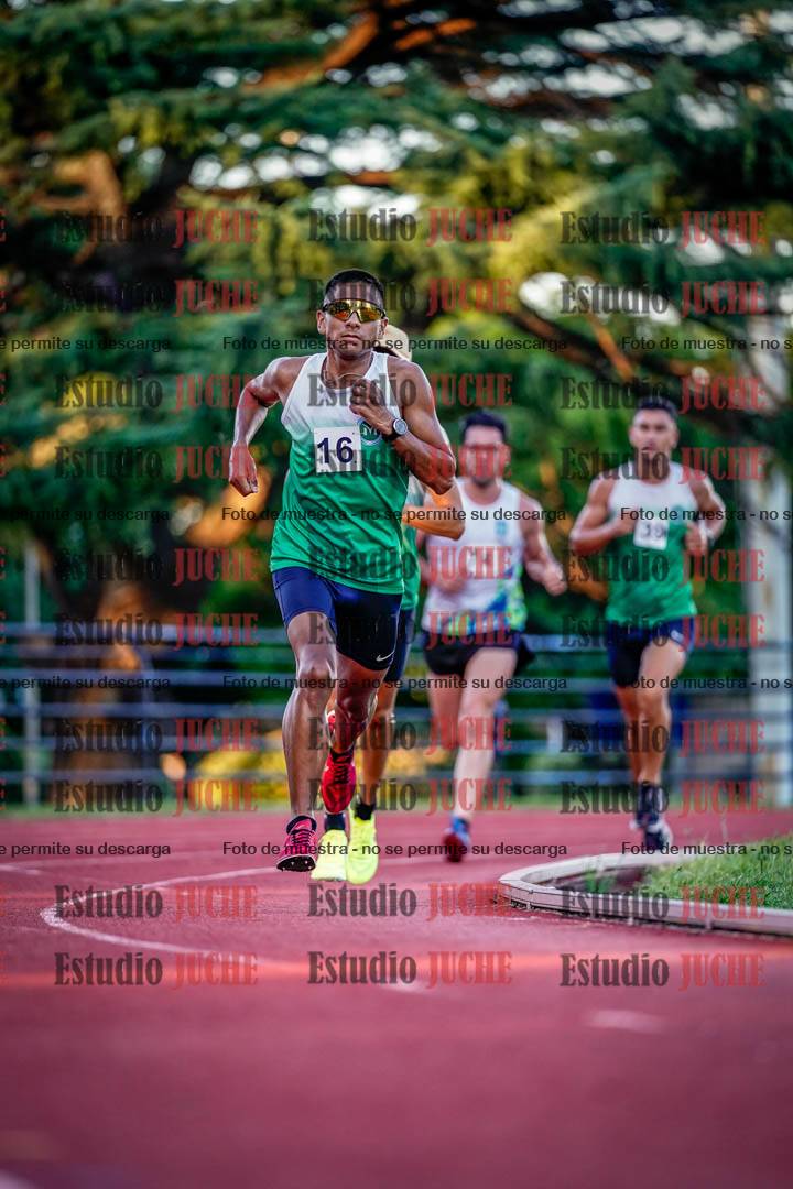 Fotos de los 3000 m llanos de varones