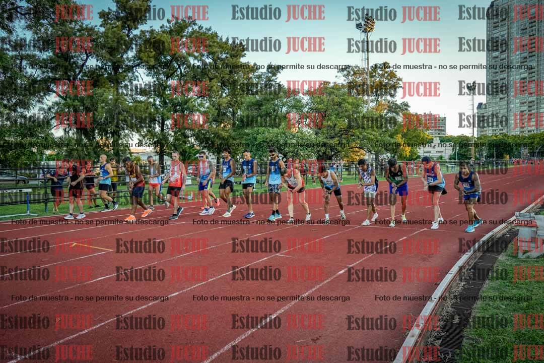 Fotos de los 3000 m llanos de varones