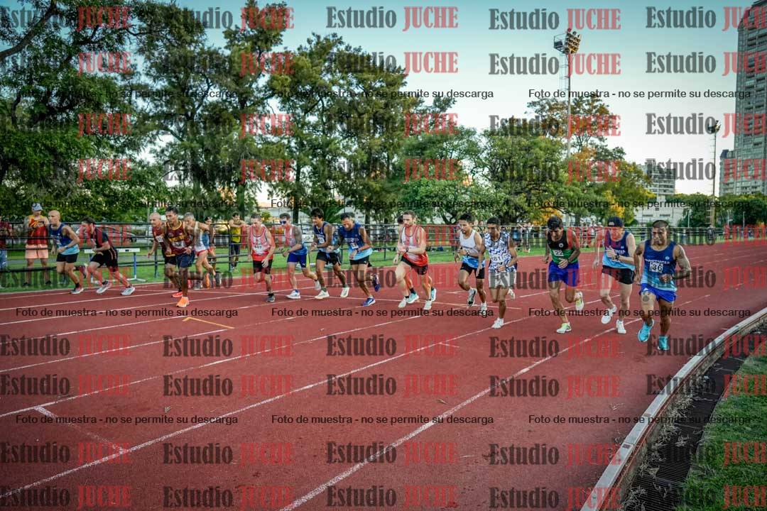 Fotos de los 3000 m llanos de varones
