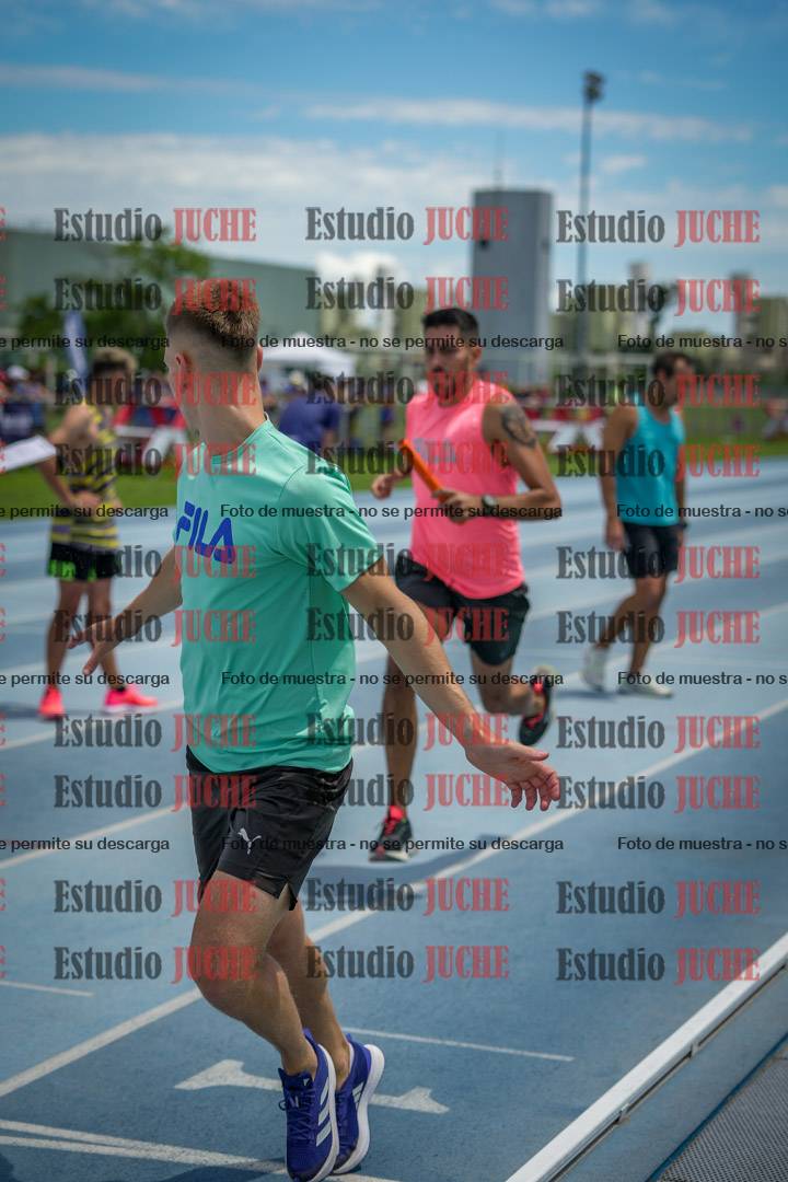 Fotos durante el transcurso de los relevos 20' para running teams - serie 2