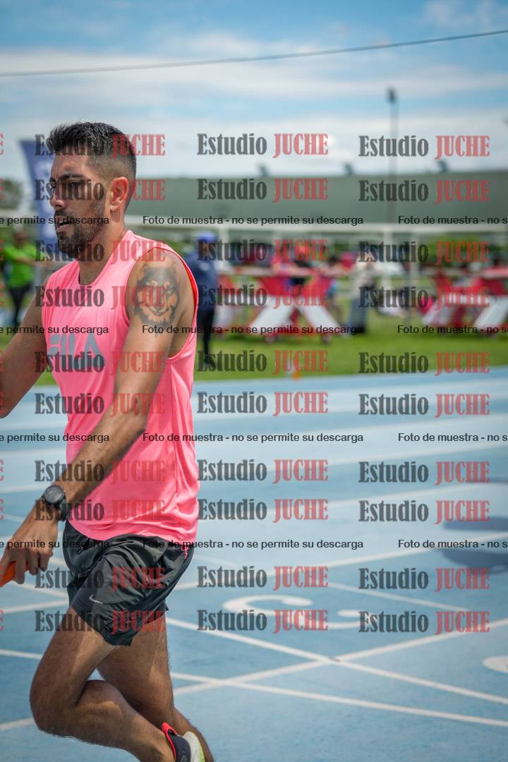 Fotos durante el transcurso de los relevos 20' para running teams - serie 2