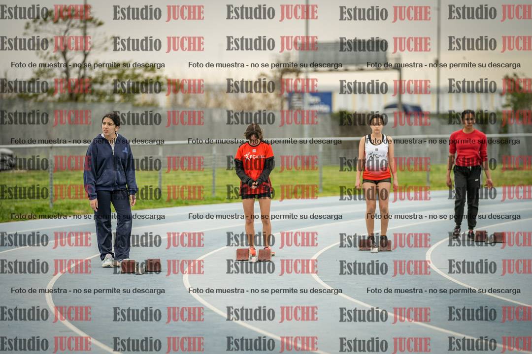 Fotos de los 150 m llanos de mujeres - U14