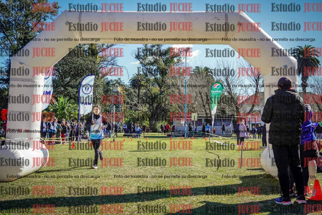 Fotos de la llegada del cross de 2000 m
