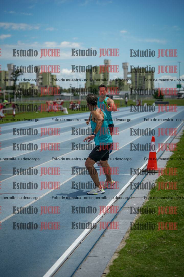 Fotos durante el transcurso de los relevos 20' para running teams - serie 2