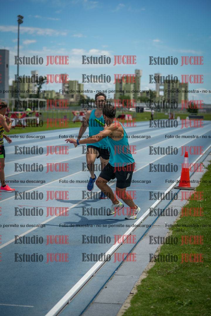 Fotos durante el transcurso de los relevos 20' para running teams - serie 2