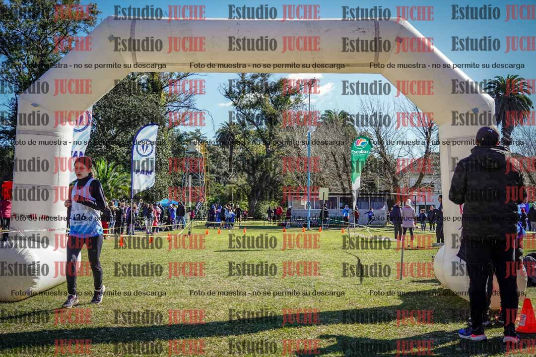 Fotos de la llegada del cross de 2000 m