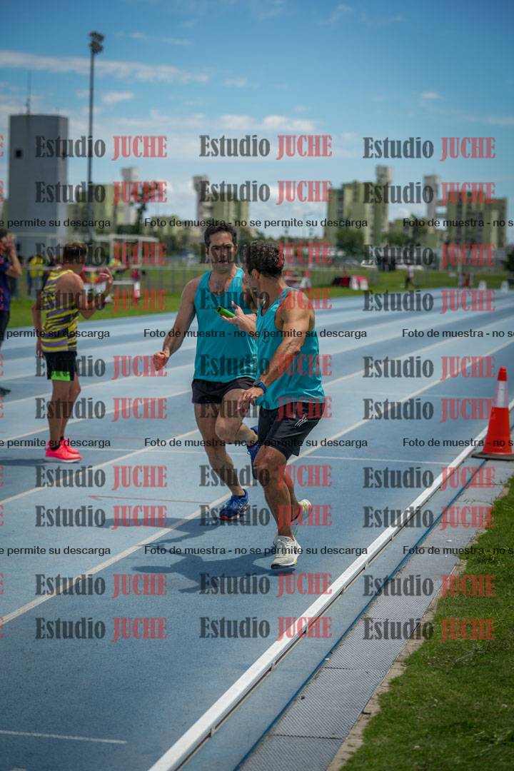 Fotos durante el transcurso de los relevos 20' para running teams - serie 2