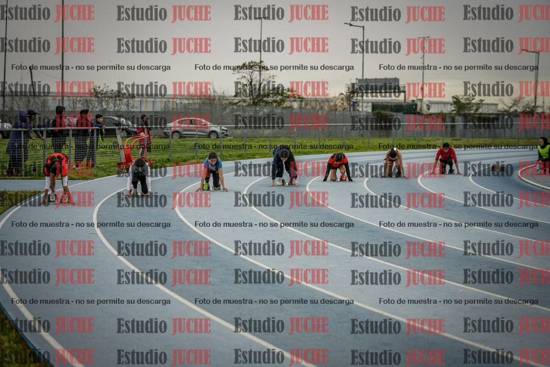 Fotos de los 150 m llanos de mujeres - U14