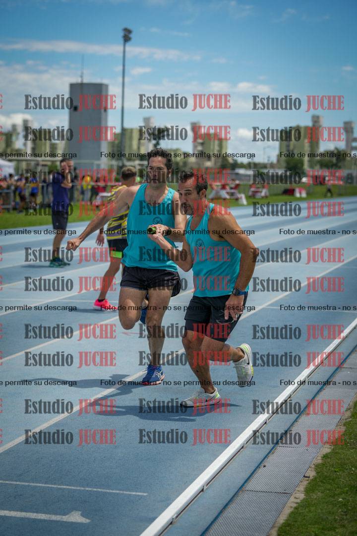 Fotos durante el transcurso de los relevos 20' para running teams - serie 2