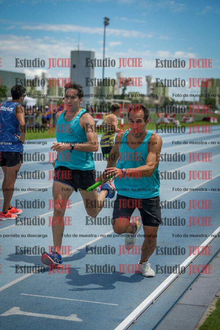 Fotos durante el transcurso de los relevos 20' para running teams - serie 2