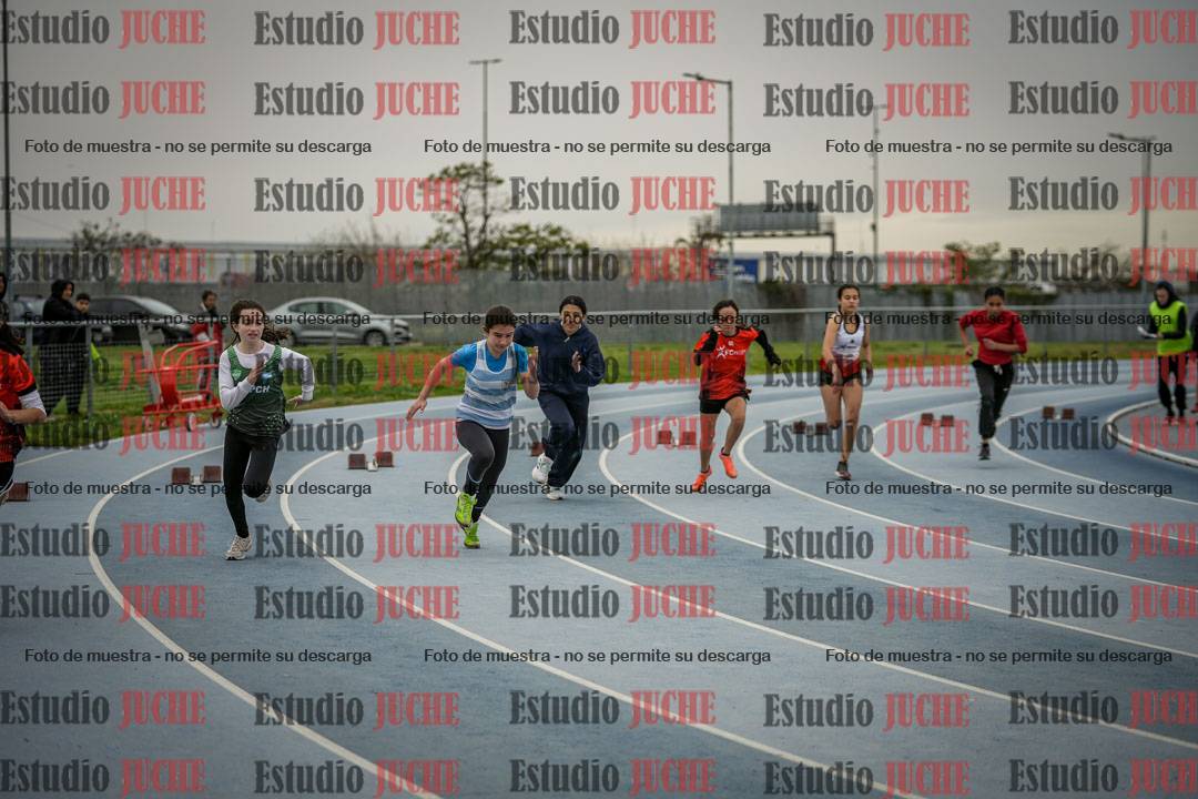 Fotos de los 150 m llanos de mujeres - U14