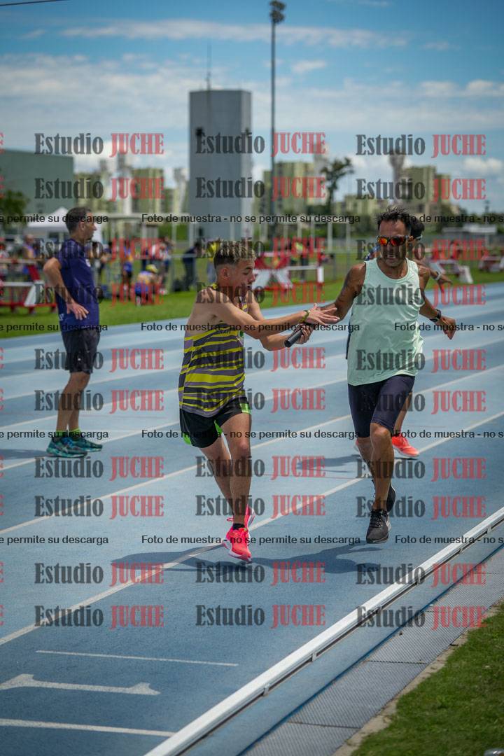 Fotos durante el transcurso de los relevos 20' para running teams - serie 2