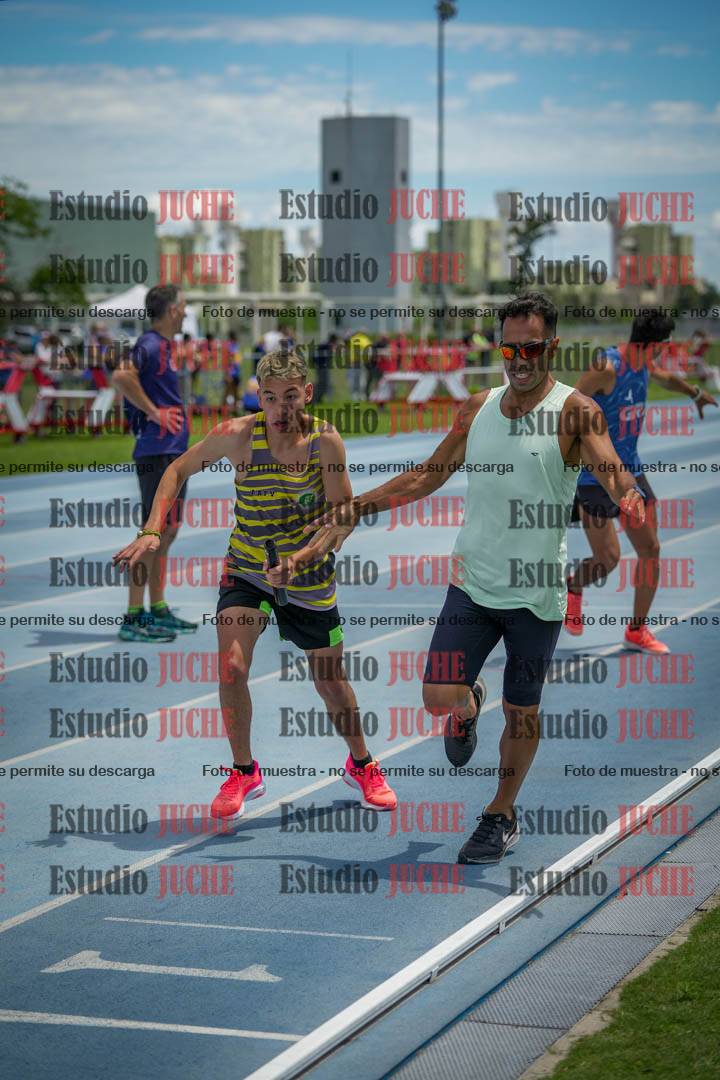 Fotos durante el transcurso de los relevos 20' para running teams - serie 2