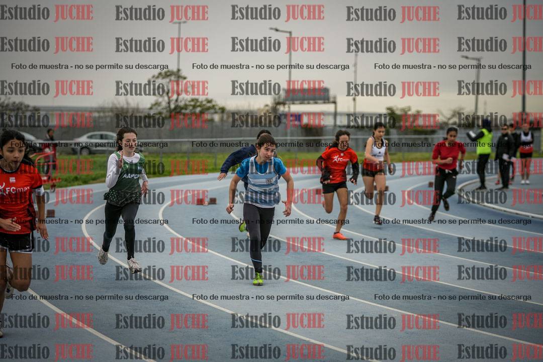Fotos de los 150 m llanos de mujeres - U14