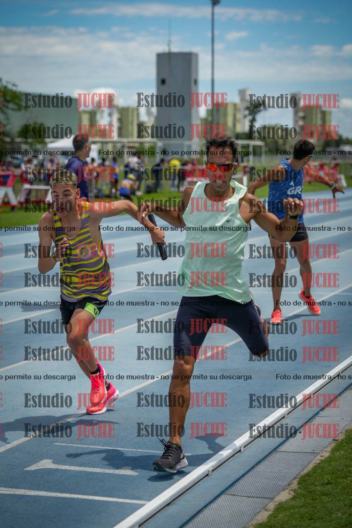 Fotos durante el transcurso de los relevos 20' para running teams - serie 2