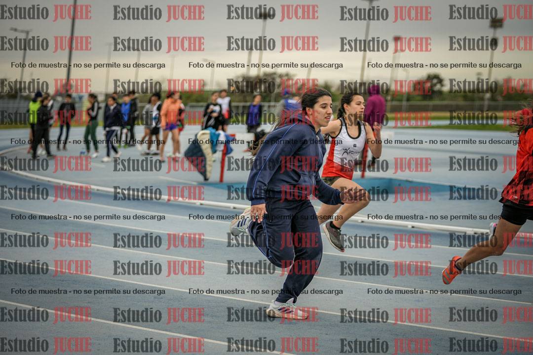 Fotos de los 150 m llanos de mujeres - U14
