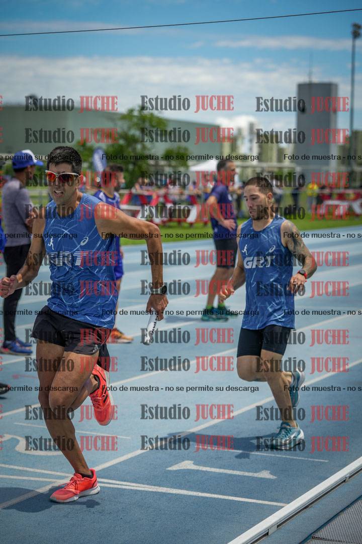 Fotos durante el transcurso de los relevos 20' para running teams - serie 2