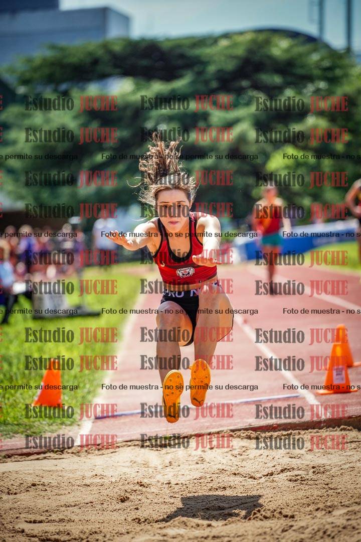 Fotos del salto en largo de mujeres