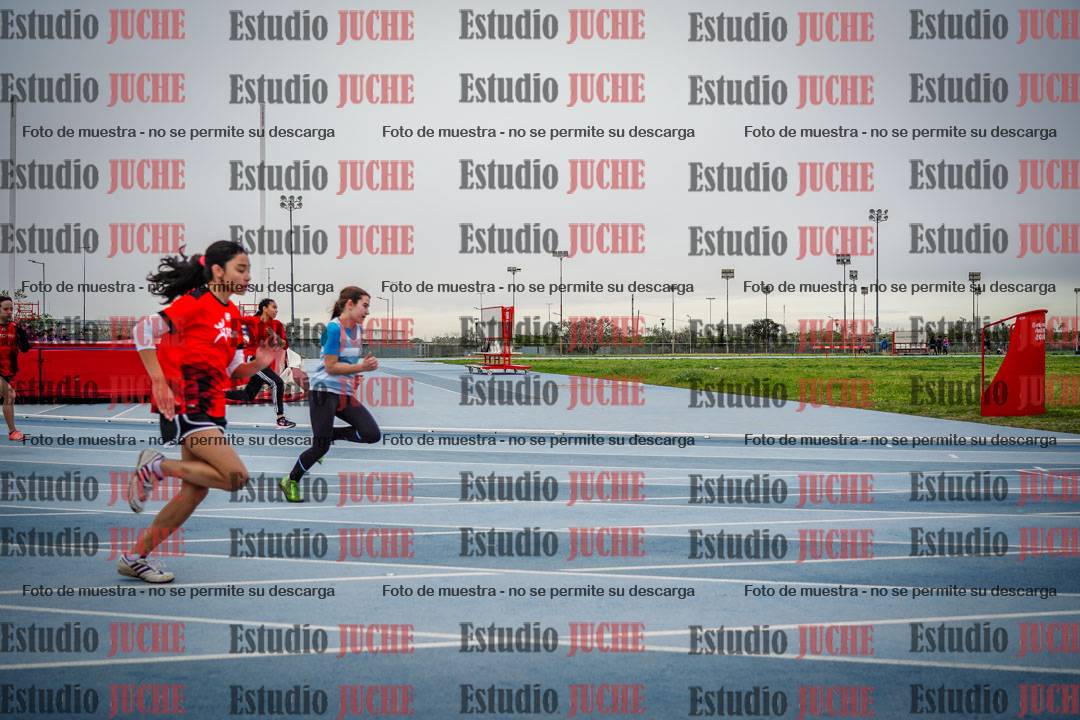 Fotos de los 150 m llanos de mujeres - U14