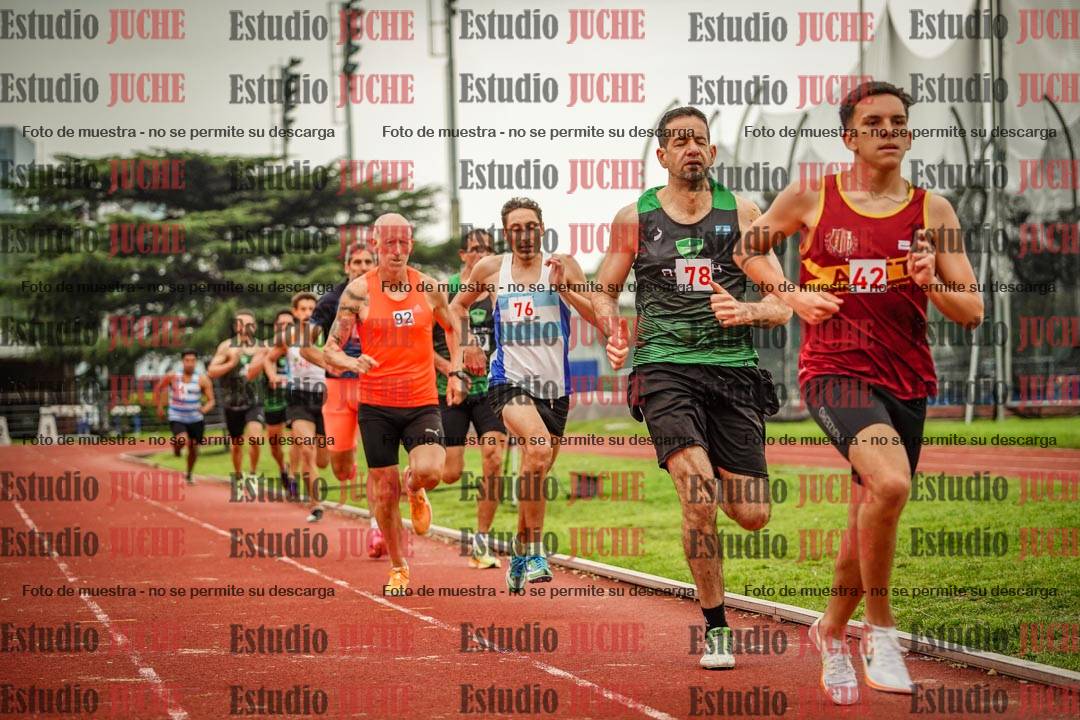 Fotos de los 800 m llanos de varones