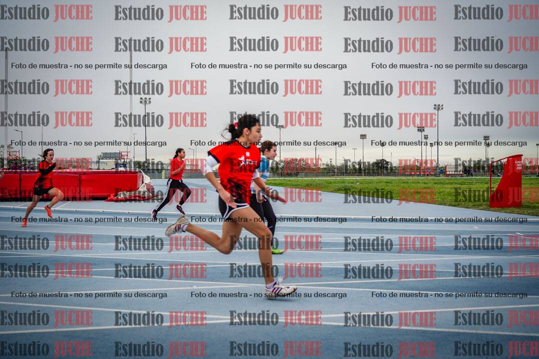 Fotos de los 150 m llanos de mujeres - U14