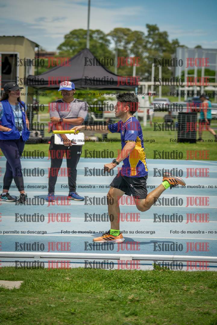 Fotos durante el transcurso de los relevos 20' para running teams - serie 2