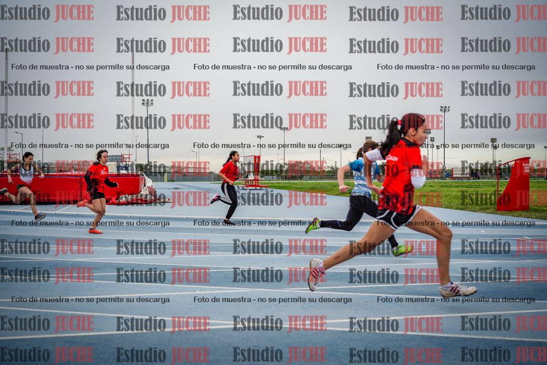 Fotos de los 150 m llanos de mujeres - U14