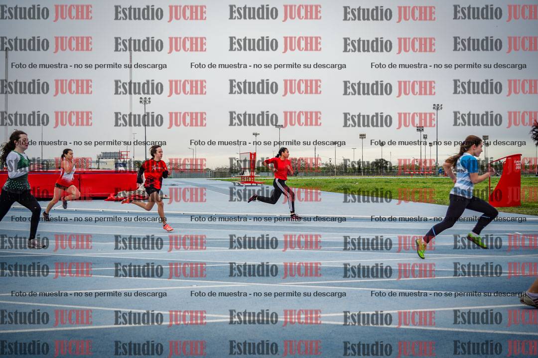 Fotos de los 150 m llanos de mujeres - U14