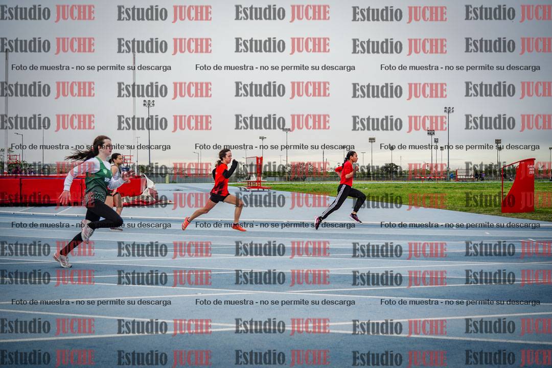 Fotos de los 150 m llanos de mujeres - U14