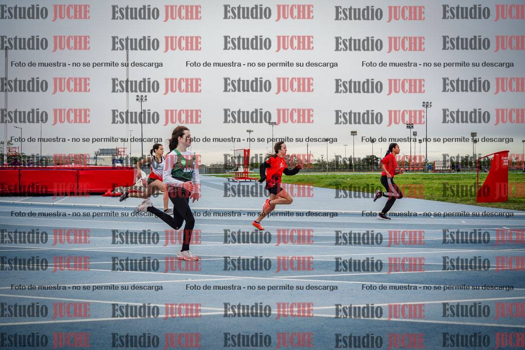 Fotos de los 150 m llanos de mujeres - U14