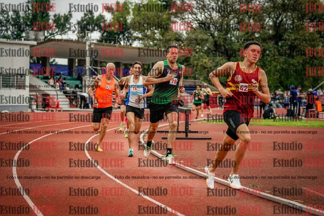 Fotos de los 800 m llanos de varones