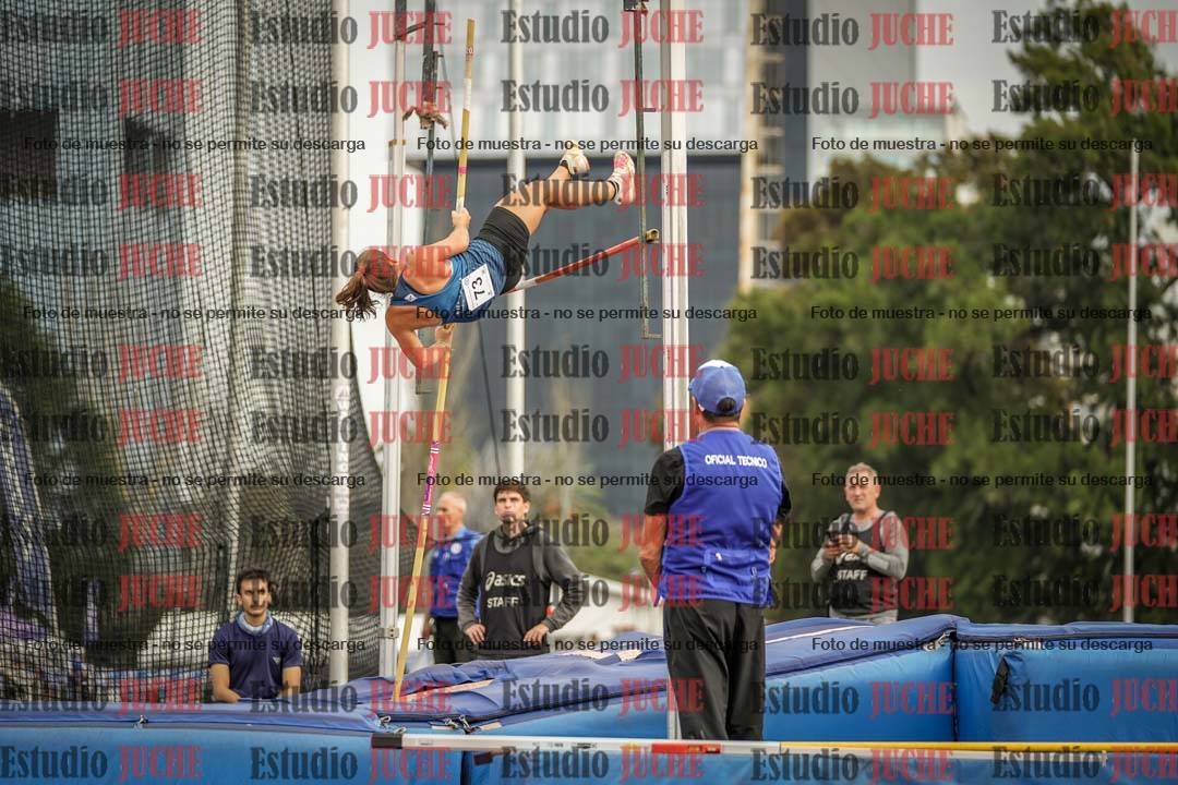 Fotos del salto con garrocha de mujeres