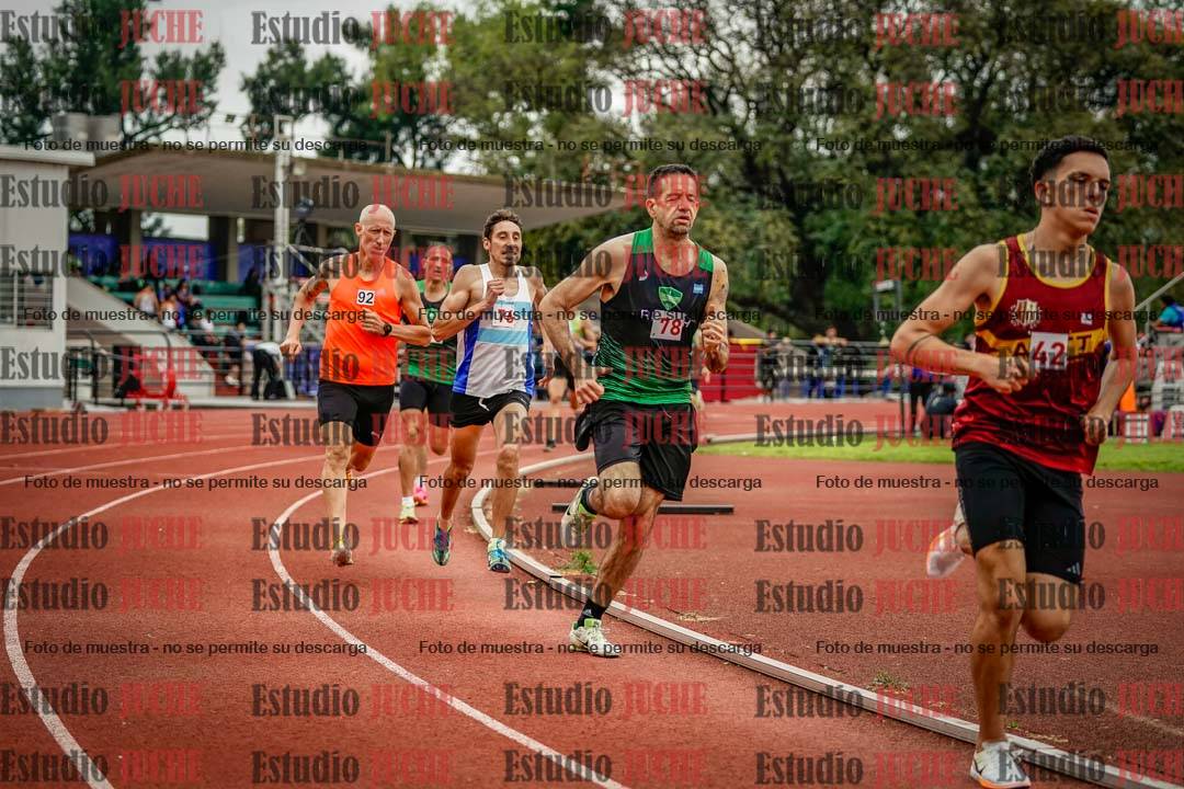 Fotos de los 800 m llanos de varones
