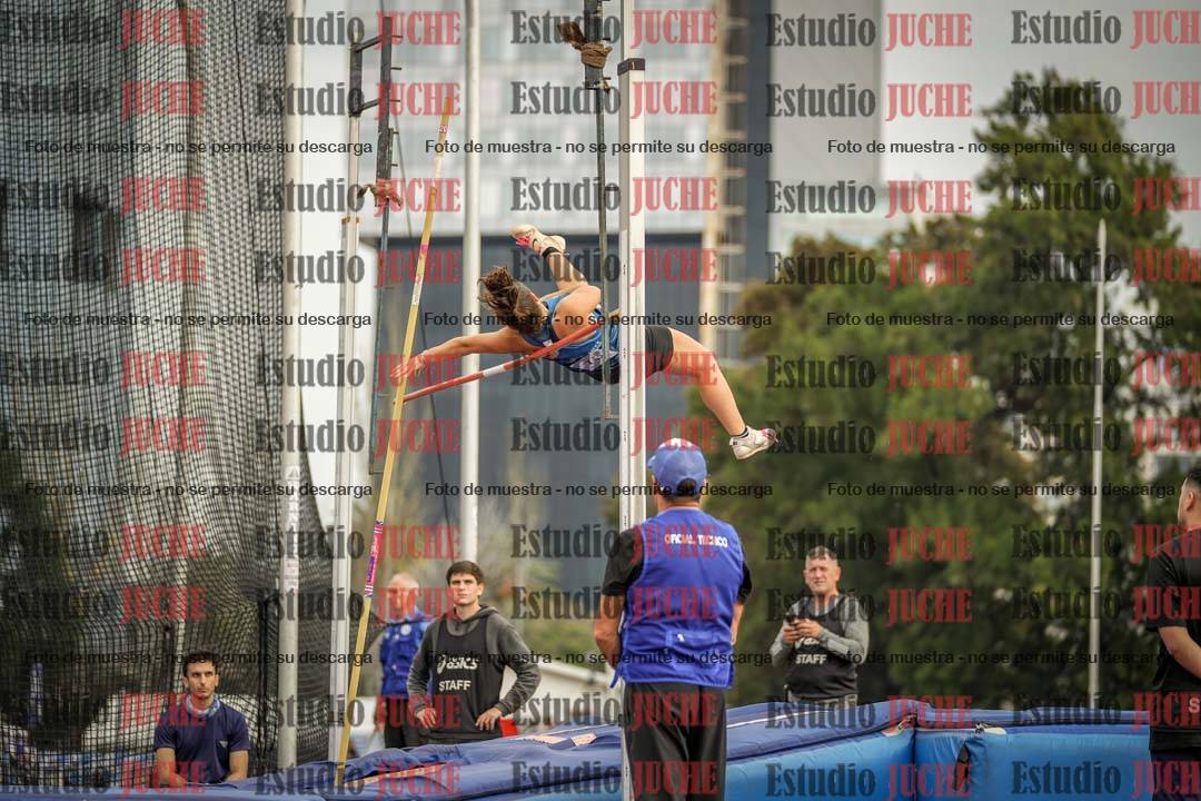 Fotos del salto con garrocha de mujeres