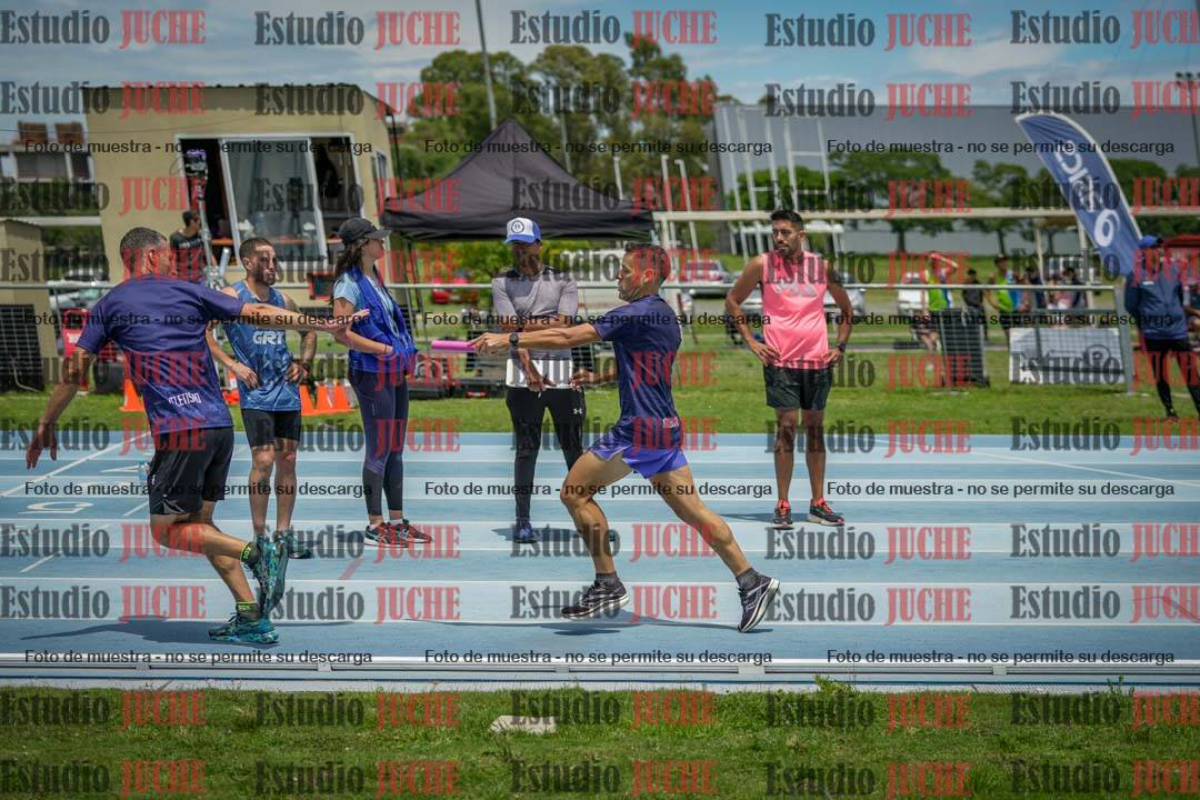 Fotos durante el transcurso de los relevos 20' para running teams - serie 2