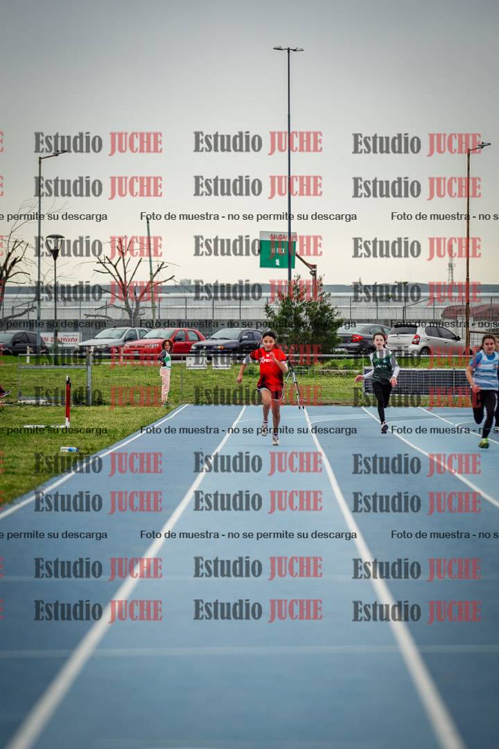 Fotos de los 150 m llanos de mujeres - U14