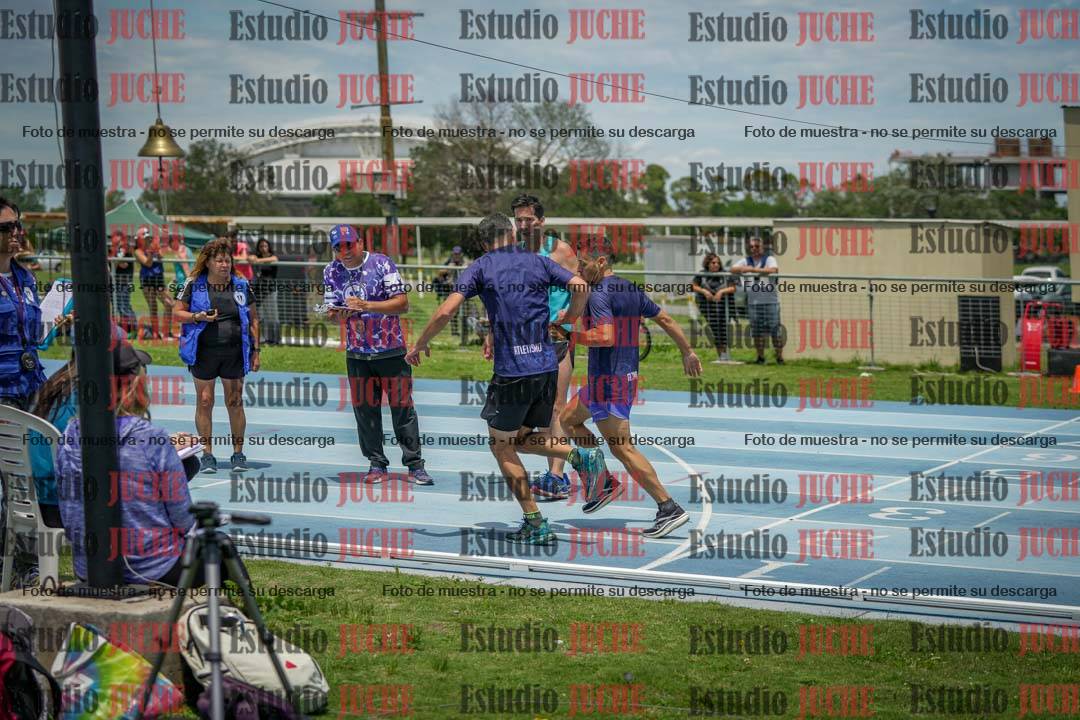 Fotos durante el transcurso de los relevos 20' para running teams - serie 2