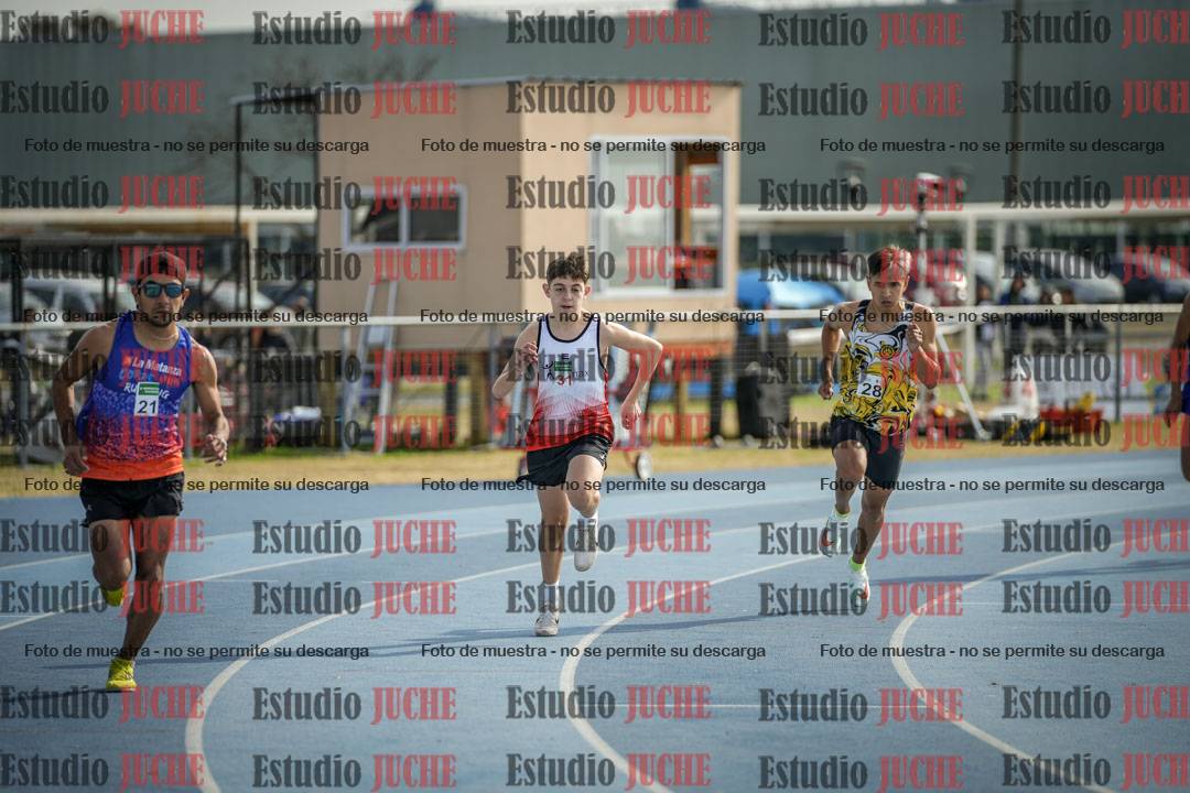 Fotos de los 800 m llanos de varones