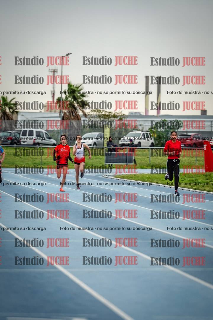 Fotos de los 150 m llanos de mujeres - U14