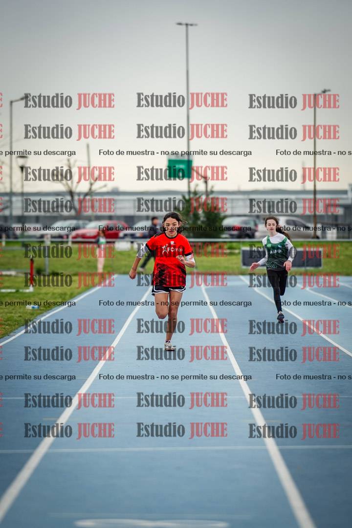 Fotos de los 150 m llanos de mujeres - U14