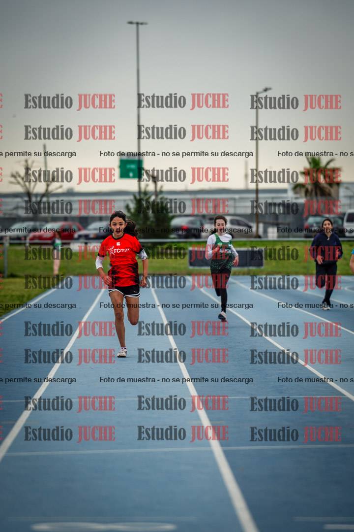 Fotos de los 150 m llanos de mujeres - U14