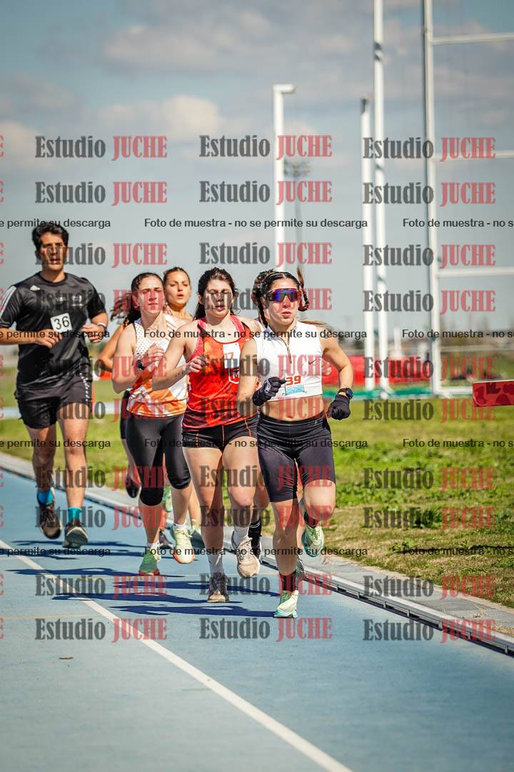 Fotos de los 5000 m llanos de mujeres y varones