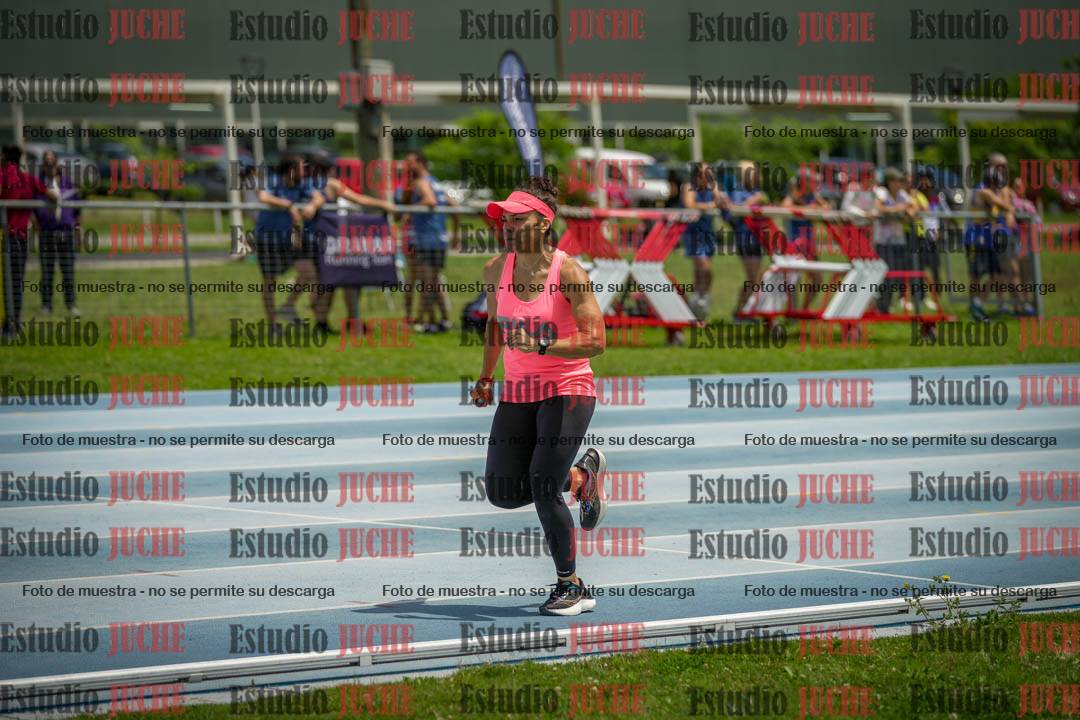 Fotos durante el transcurso de los relevos 20' para running teams - serie 2
