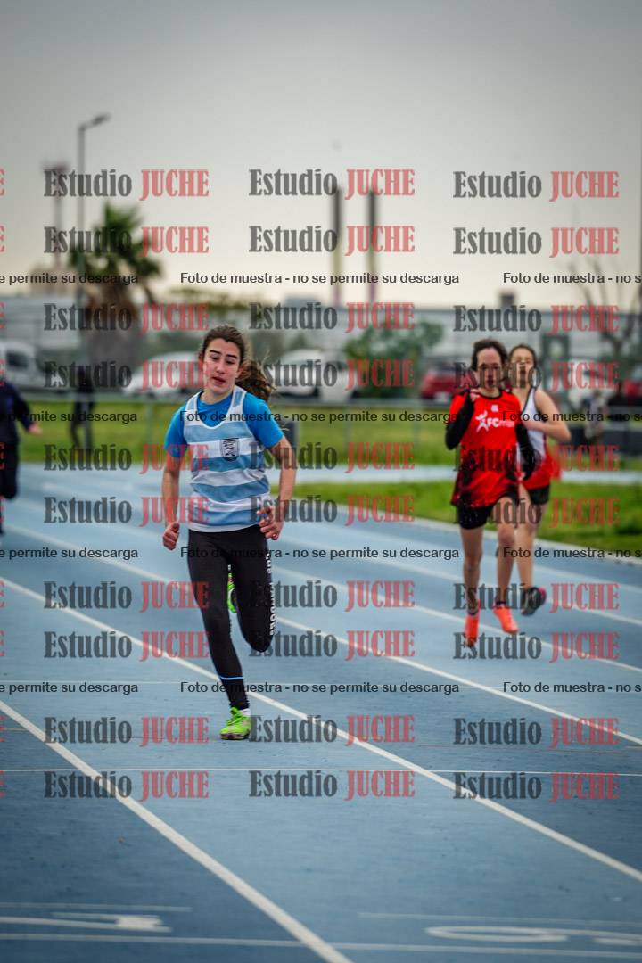 Fotos de los 150 m llanos de mujeres - U14