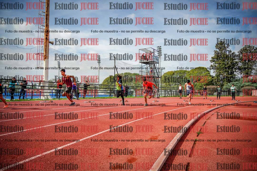 Fotos de los 150 m llanos de varones