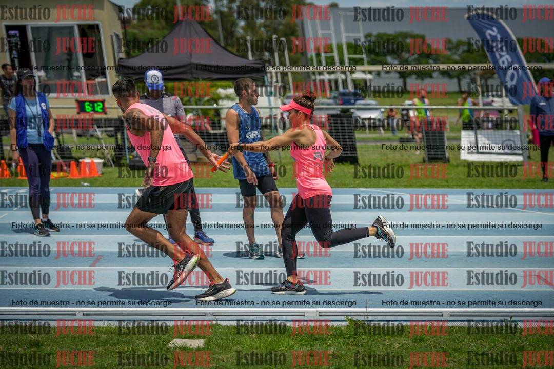 Fotos durante el transcurso de los relevos 20' para running teams - serie 2
