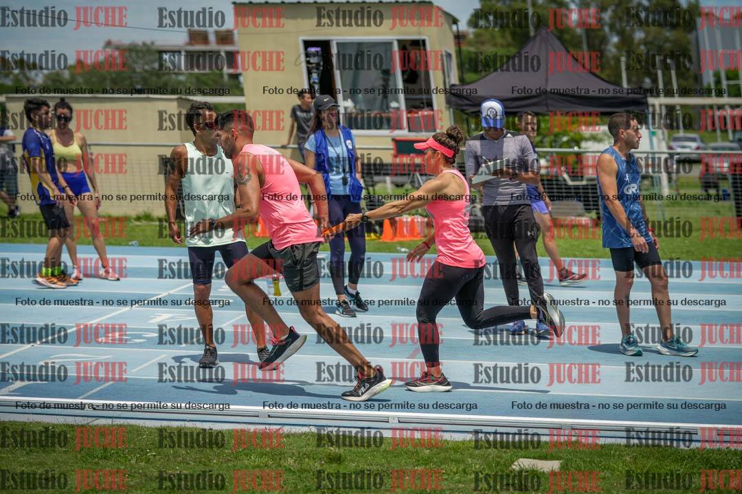 Fotos durante el transcurso de los relevos 20' para running teams - serie 2